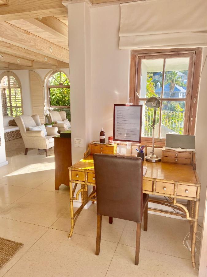 Villa Del Mar: Luxurious Sea View In Bantry Bay *
