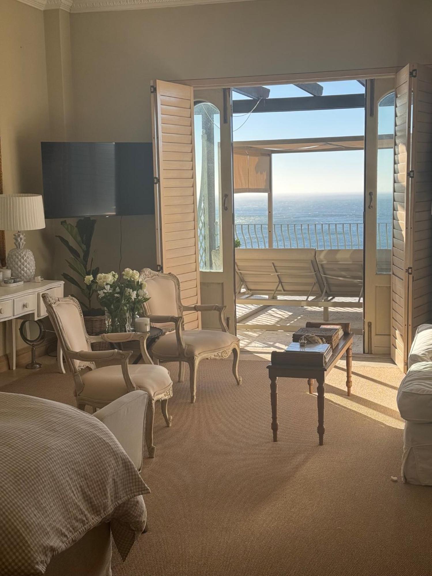 Del Mar: Luxurious Sea View In Bantry Bay Villa *